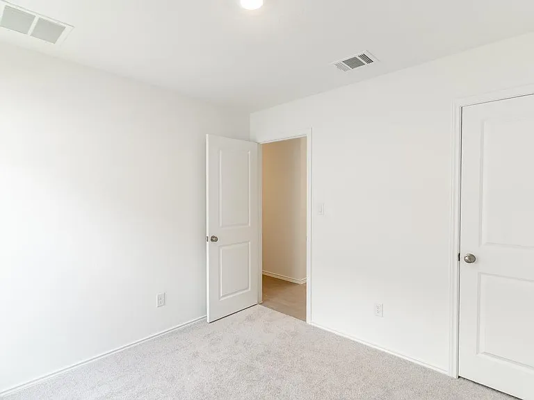 208 Skyfire St — Photo 9