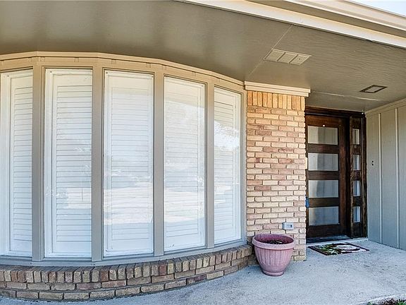 3rd image of 2718 S Surrey Dr