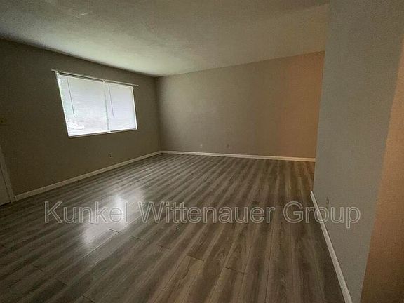 4th image of 912 E Adams St #A