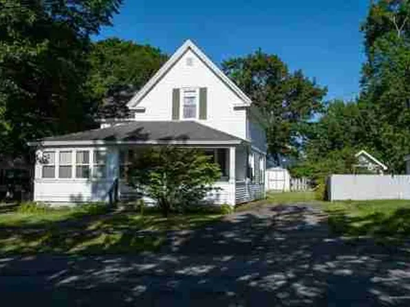 18 Spruce St, East Millinocket, ME 04430
