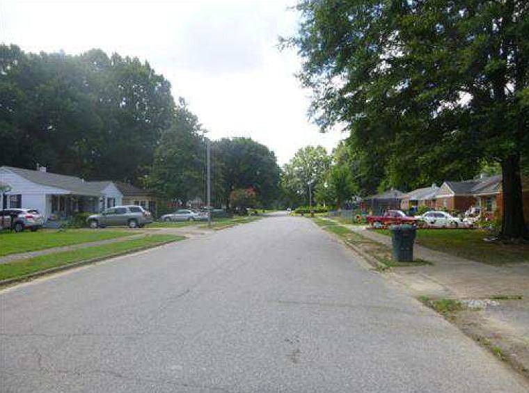 2nd image of 1909 Davis Cir
