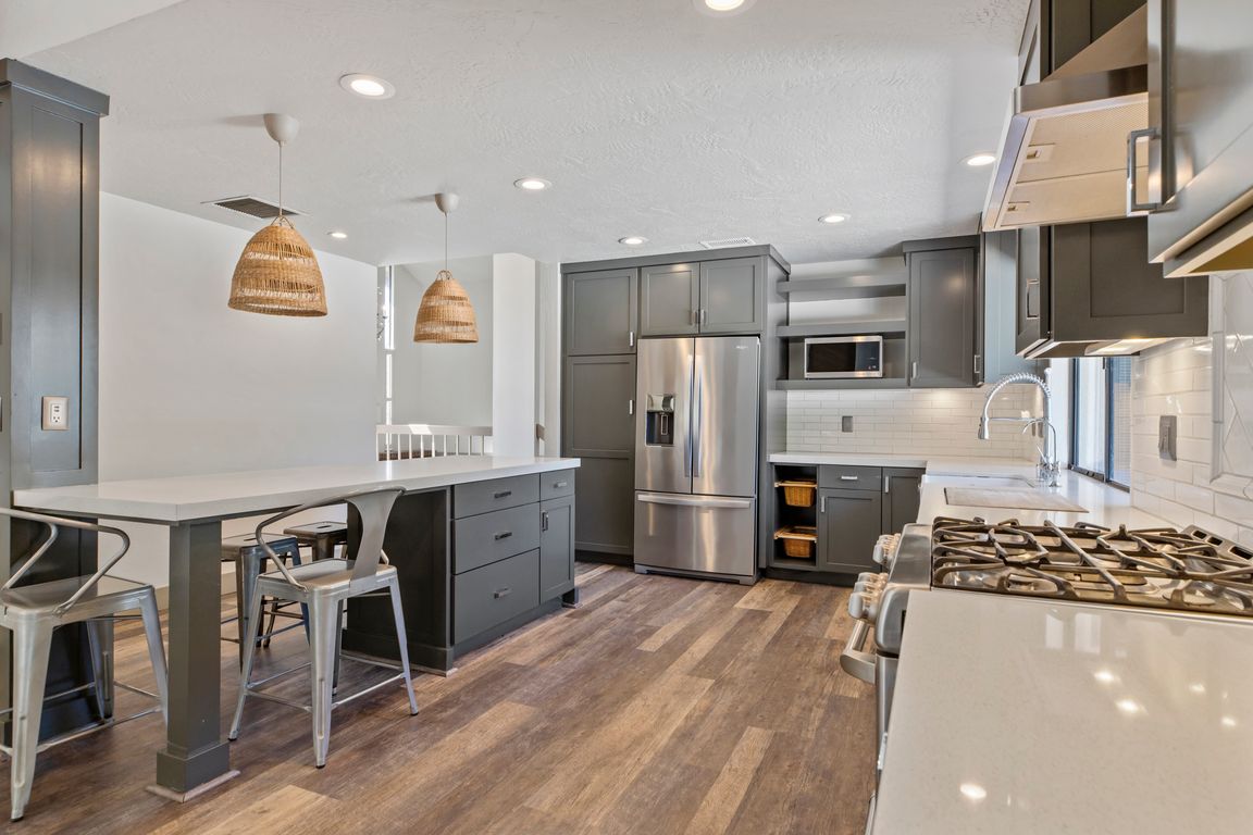 next background image