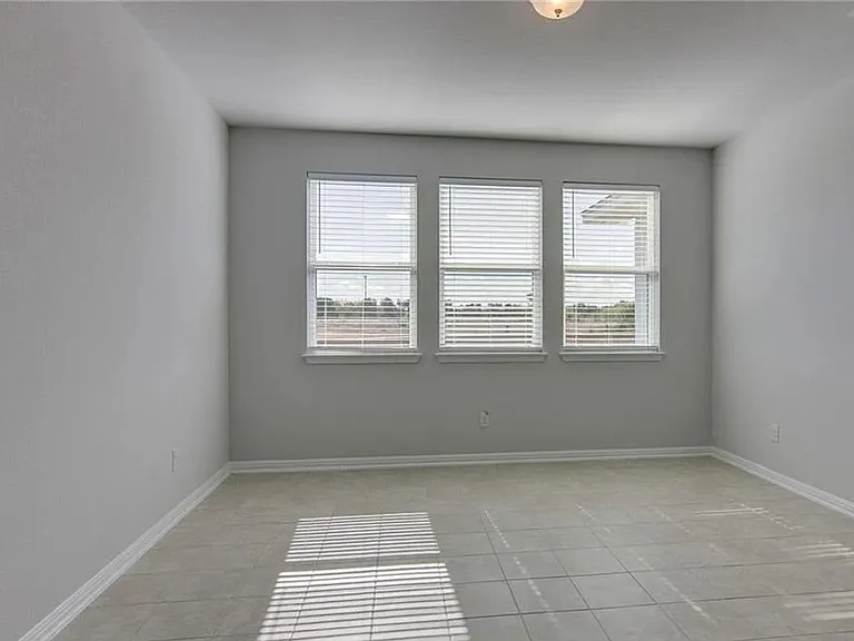 240 La Escalera Dr — Photo 18