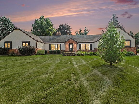 3rd image of 8569 Roundhill Ct