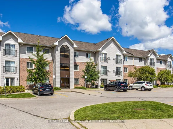 91 Aspen Springs Dr #104, Clarington, ON L1C 5J9