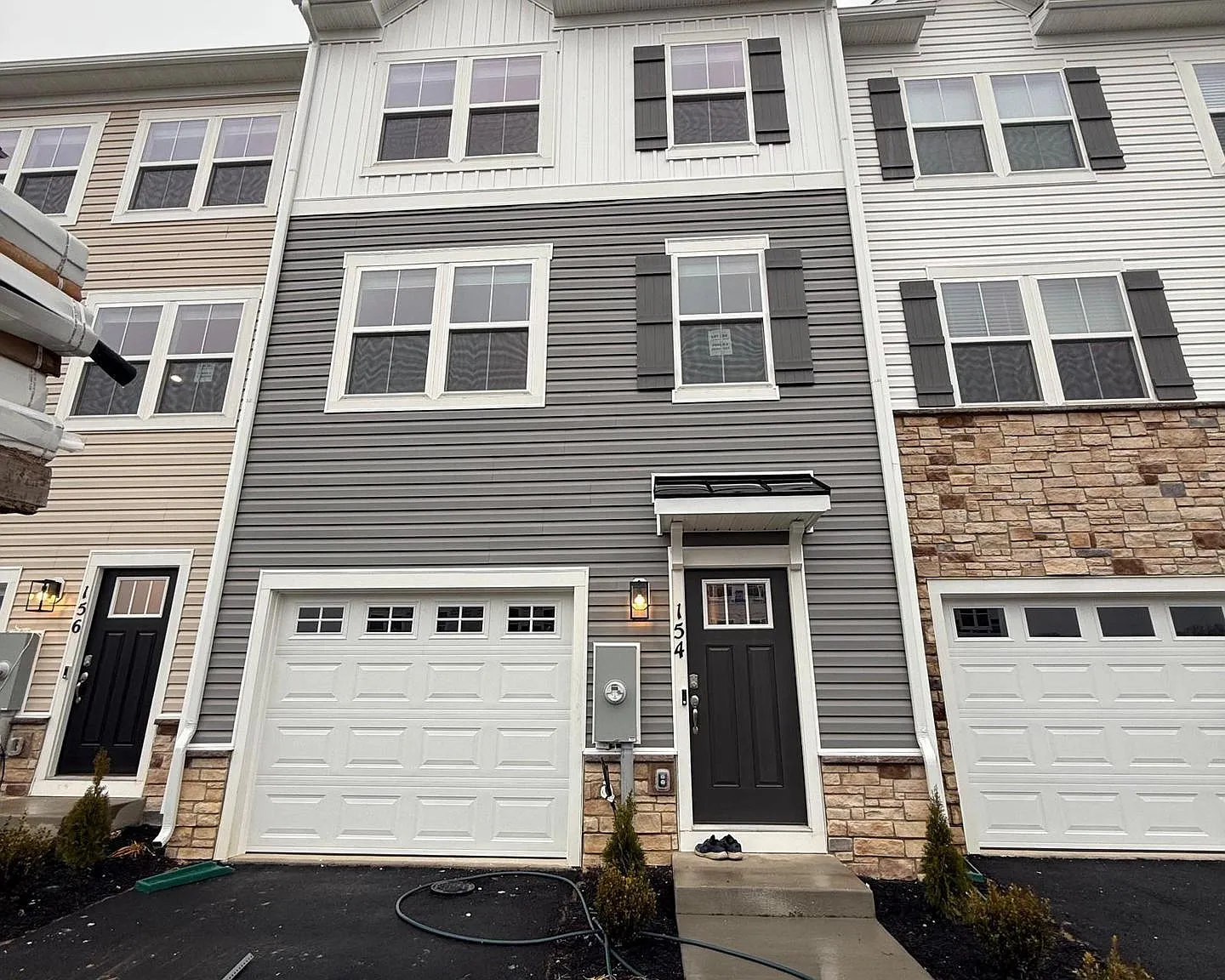 4 bed, 3.5 bath, 1889 sqft, $2,199 — Photo 1