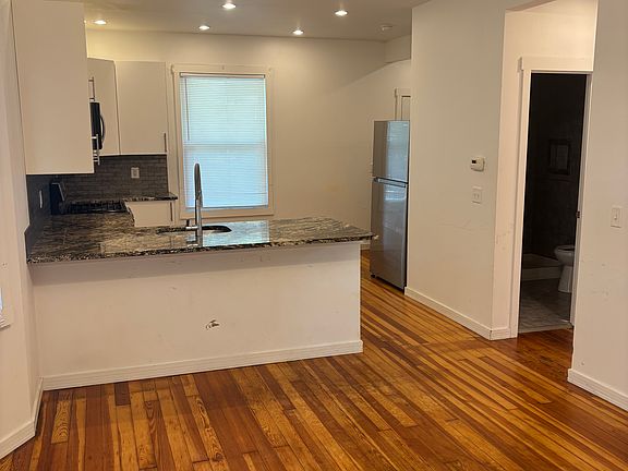 4th image of 3202 Lincoln Blvd