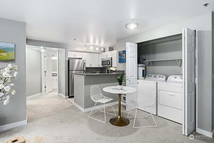 8745 Greenwood Ave N #305 — Photo 8