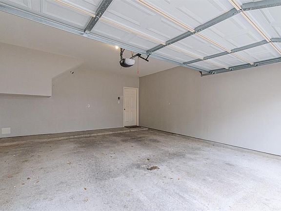 5th image of 26 Waugh Dr #A