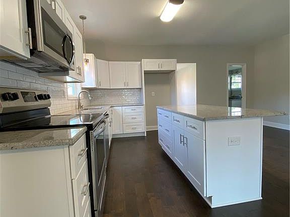 3rd image of 700 McConnell Ave