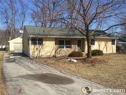 3 bd, 1 bath home on Wolf River, New London, WI