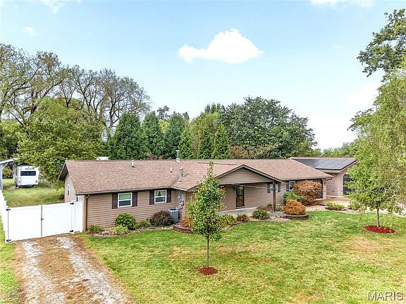 3rd image of 1446 Saint Thomas Rd
