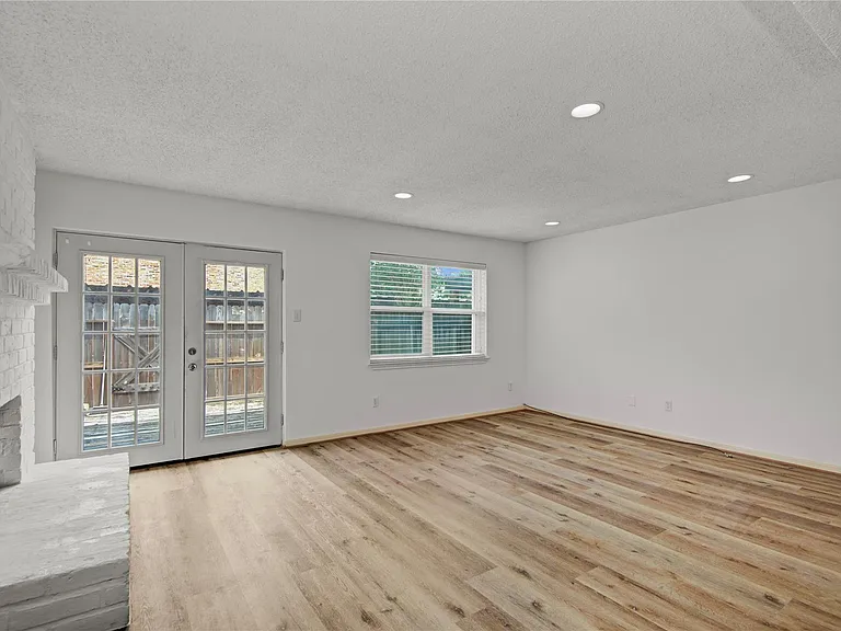 1334 Country Place Dr — Photo 14