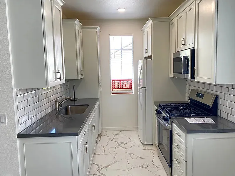 2 bed, 2.0 bath, 908 sqft, $1,990 — Photo 1