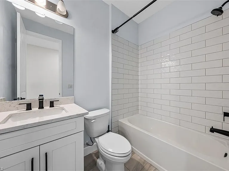 2038 Grove Dr — Photo 20