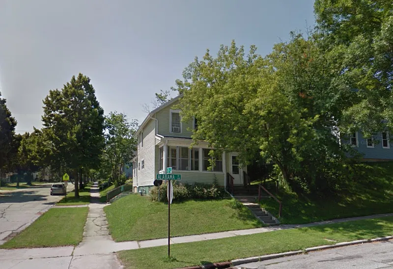 3 bed, 1.0 bath, $1,099 — Photo 1