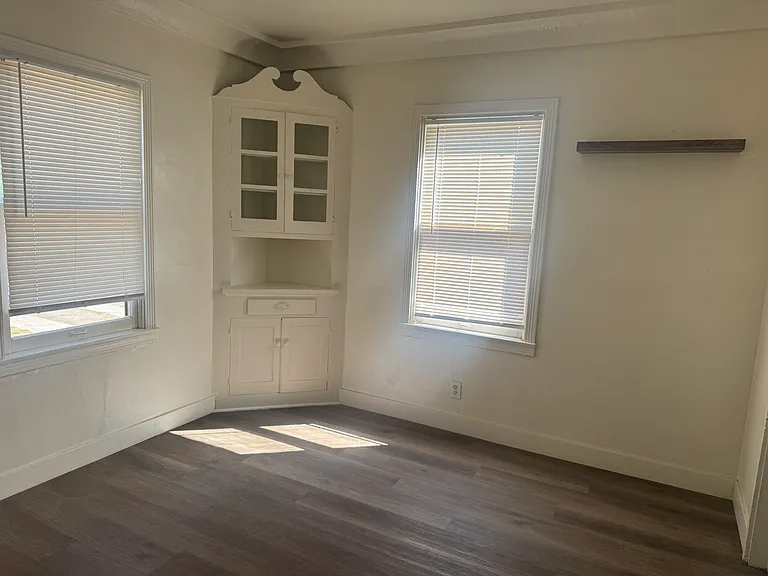 1361 N Safford Ave — Photo 4