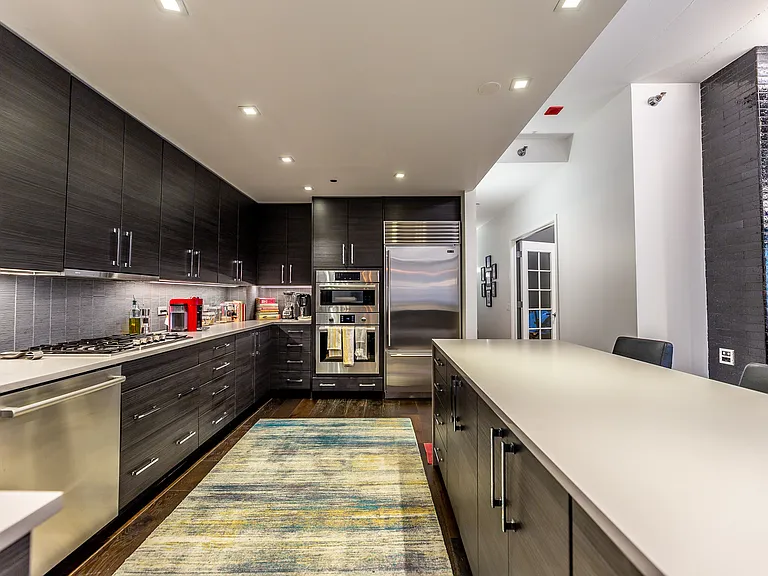 720 N Larrabee St #203 — Photo 11