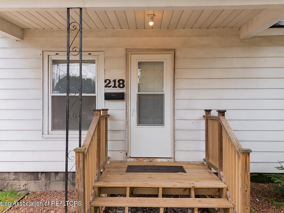3rd image of 218 E Elm St