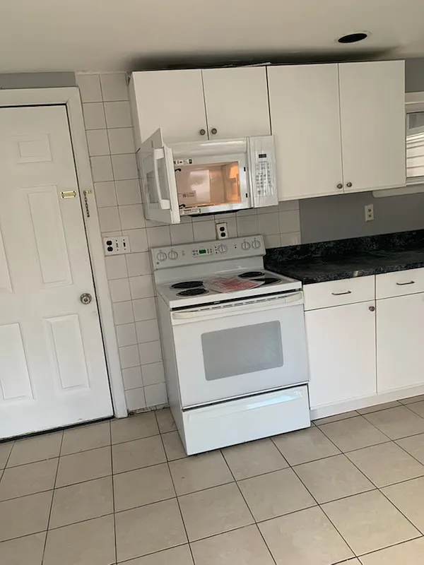 2 bed, 800 sqft, $2,700 — Photo 2