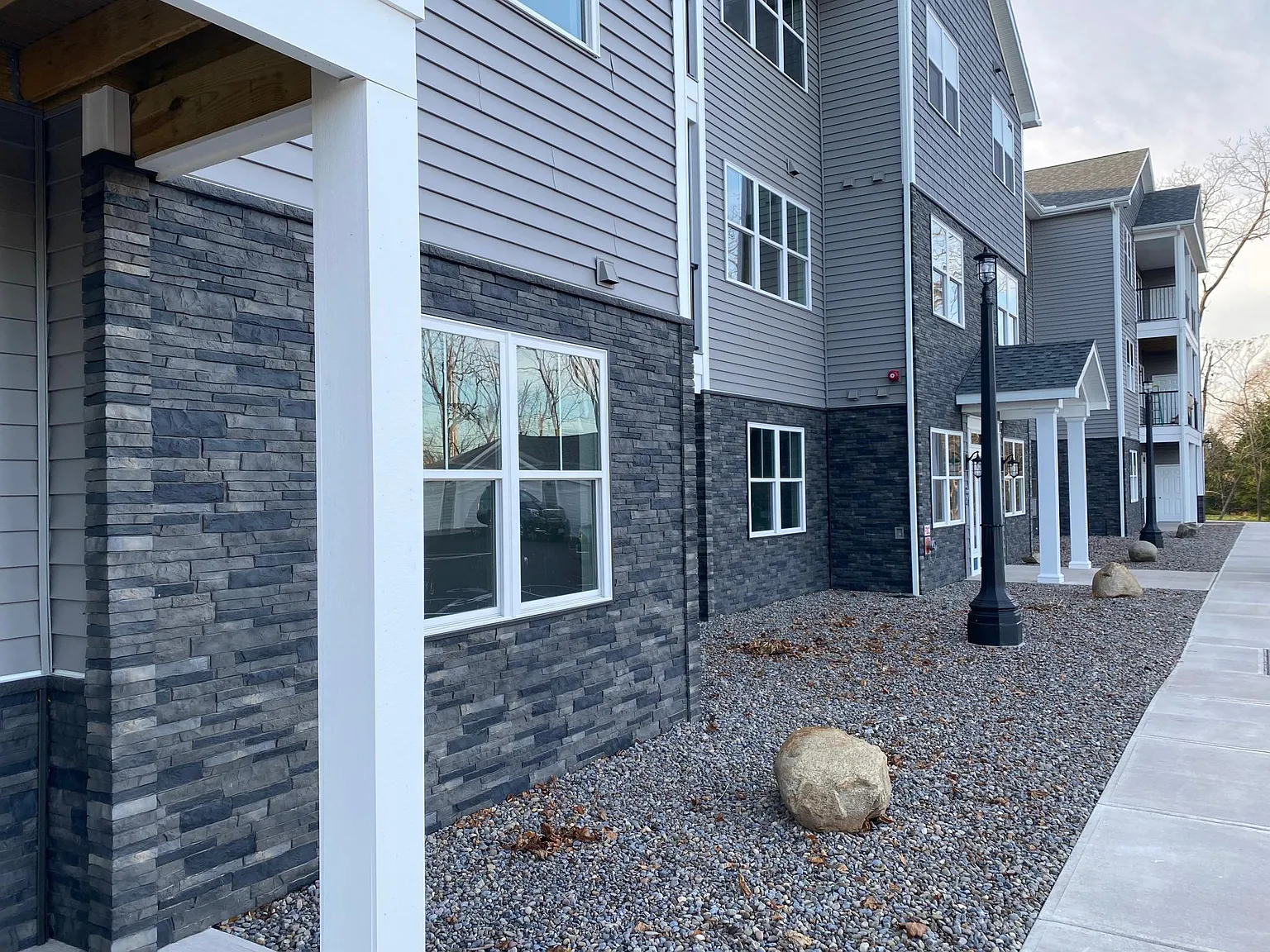 Lakewood Crest — Photo 1