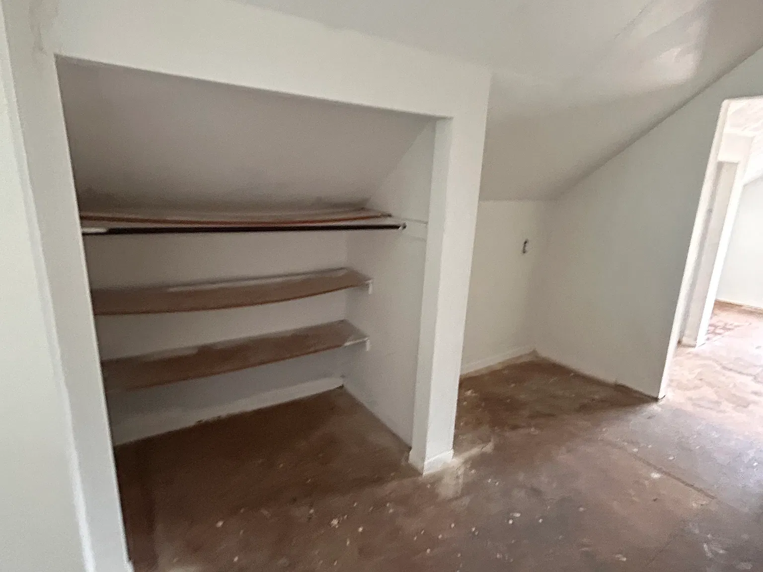 3 bed, 10 sqft, $925 — Photo 3