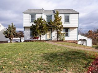 7324 Green Meadow Dr, Imperial, PA 15126