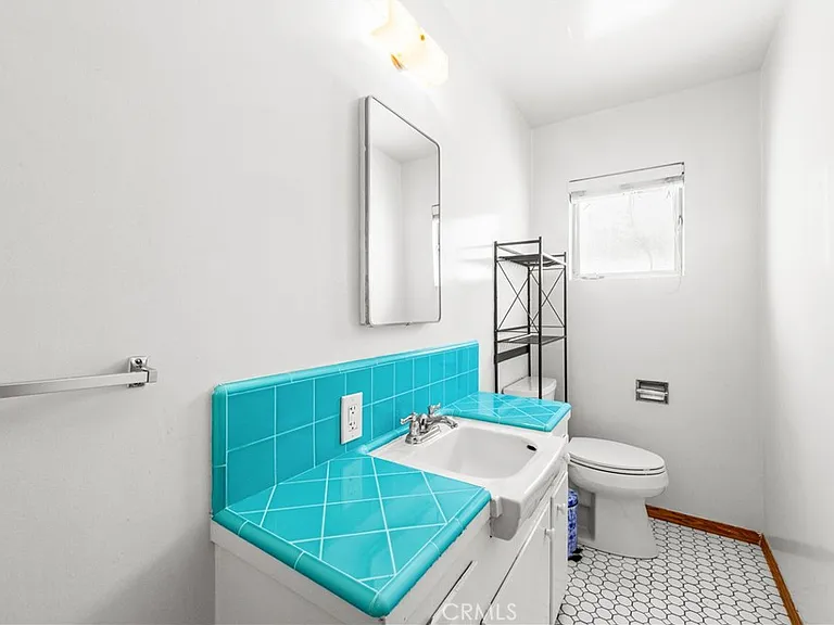 454 N Shattuck Pl — Photo 24