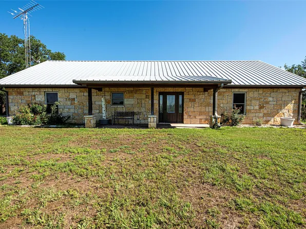 704 W McCaleb Ln, Hamilton, TX 76531