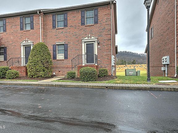 2nd image of 42 Oak Leaf Cir #42