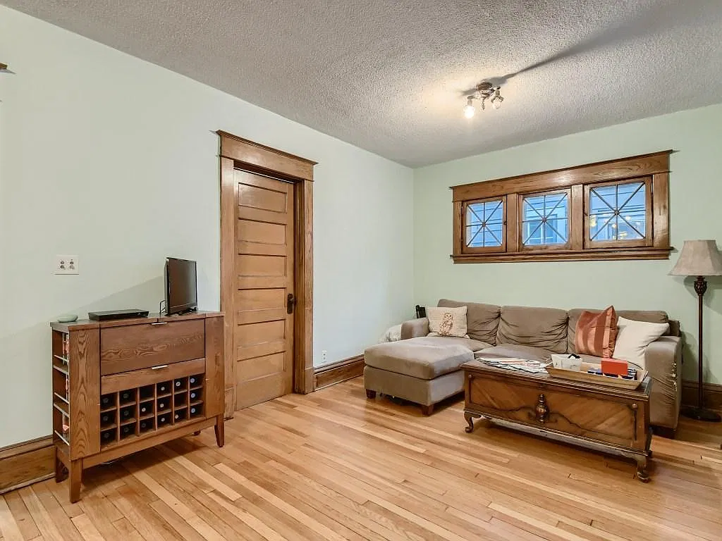 4 bed, 2356 sqft, $2,650 — Photo 2