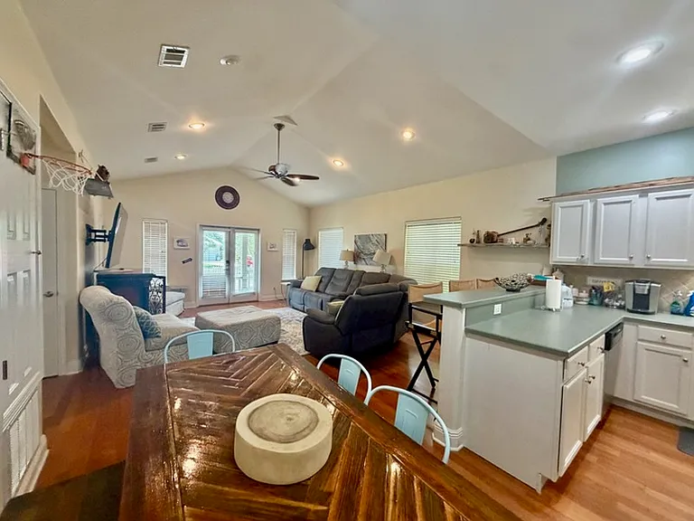 53 Maple St — Photo 9