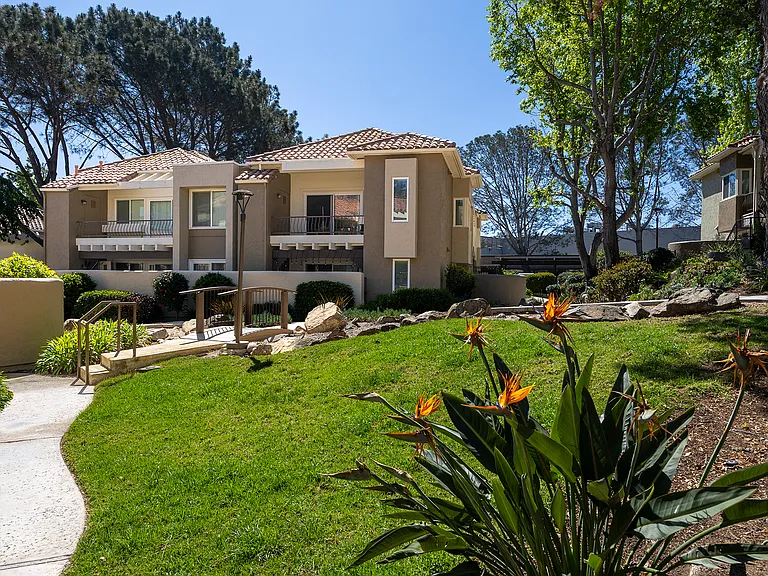 Bella Del Mar Apartments — Photo 19