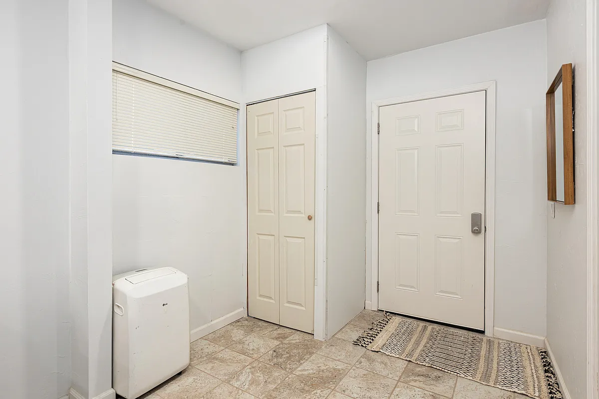 2 bed, 800 sqft, $3,100 — Photo 3