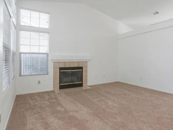 8375 Grand Cru Dr, Sacramento, CA 95829