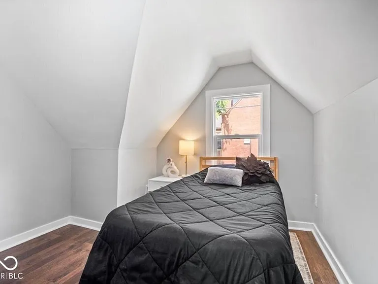 1302 Laurel St — Photo 6
