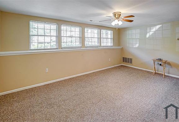 4th image of 7600 Roscommon Ct #4