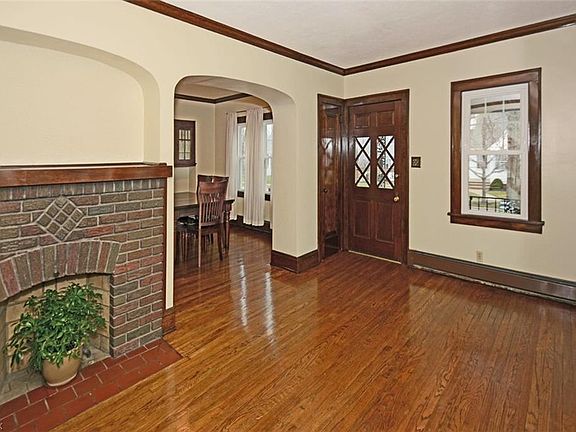 3rd image of 19455 Shoreland Ave