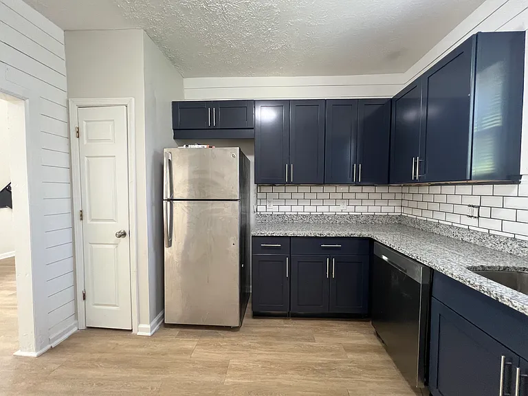 1347 N Gale St — Photo 12