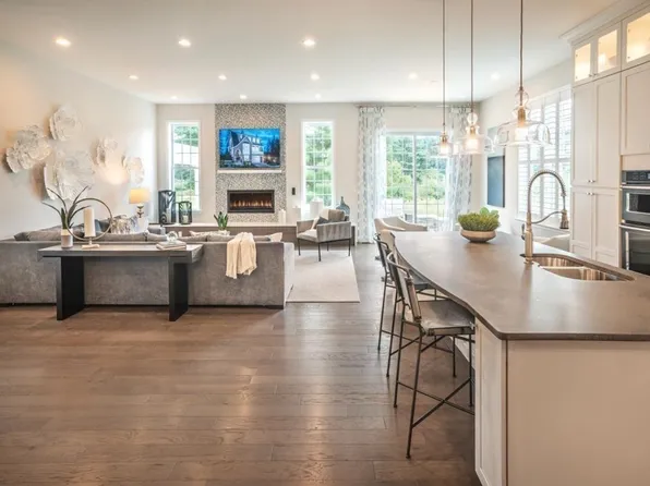 17 Barnes Blvd #32, Hudson, MA 01749