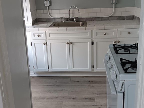 4th image of 800 S Burlington Ave APT 309