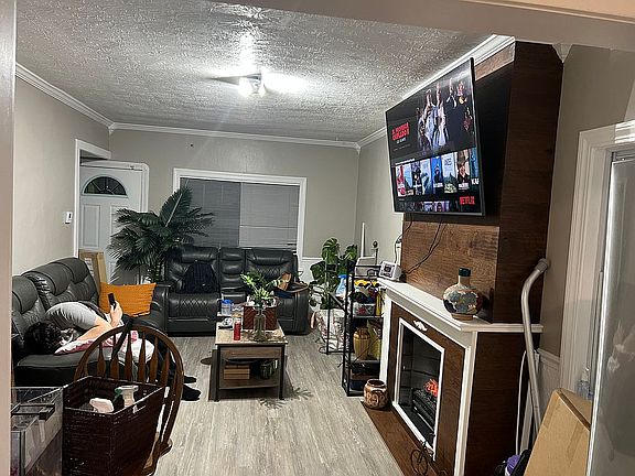 5th image of 3535 W 61st St