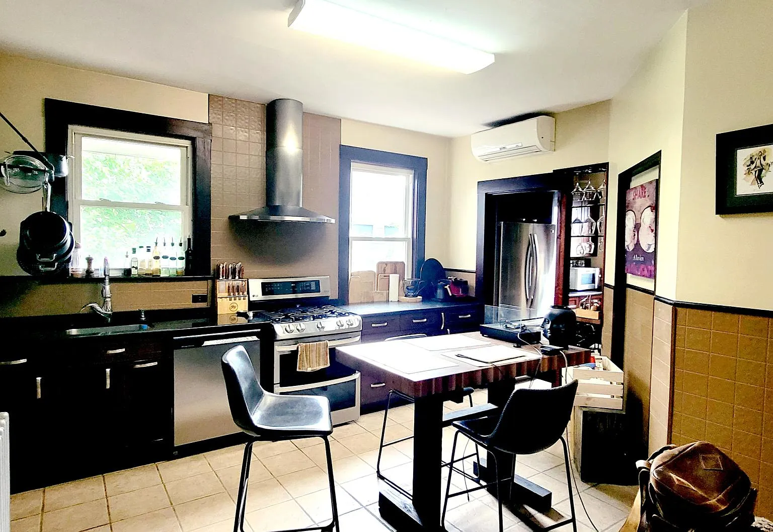 3 bed, 1300 sqft, $2,995 — Photo 1