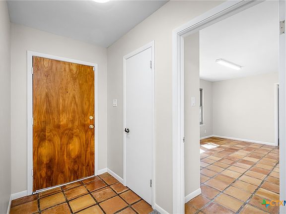 5th image of 1106 Renee St