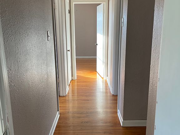 4th image of 467 Dresden Dr
