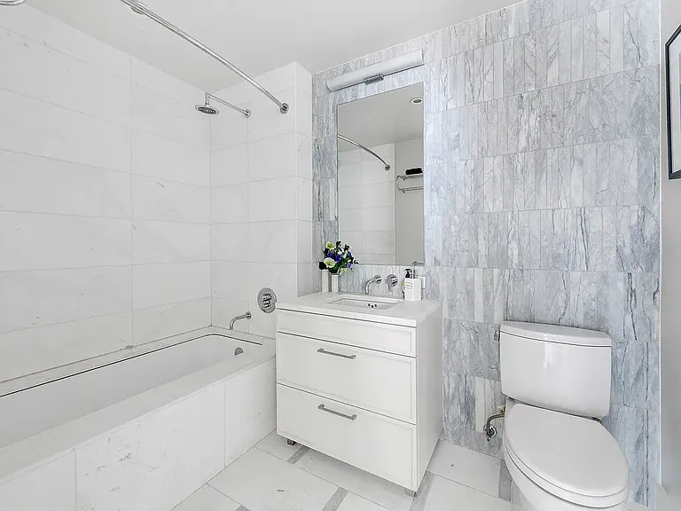 160 E 22nd St #7D — Photo 4