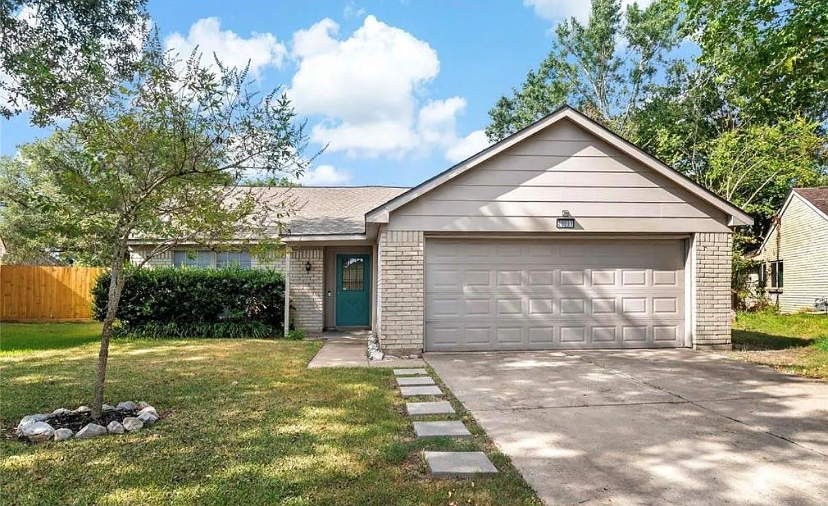 3 bed, 2.0 bath, 1240 sqft, $1,950 — Photo 1