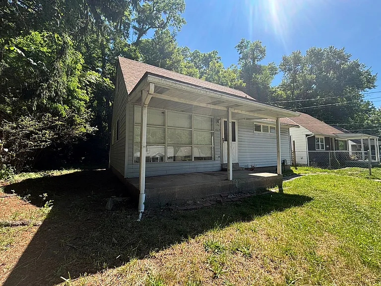 717 Jefferson Rd — Photo 3