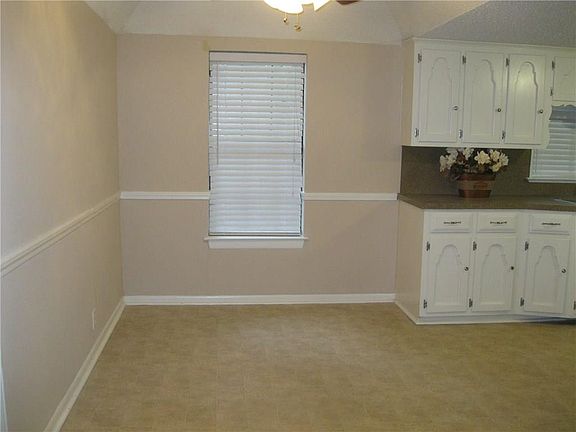 5th image of 4307 Stonewall St