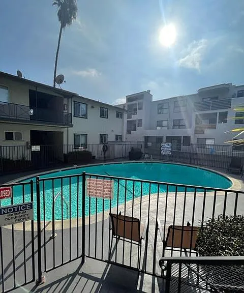 Chateau Laurel Apartments — Photo 3
